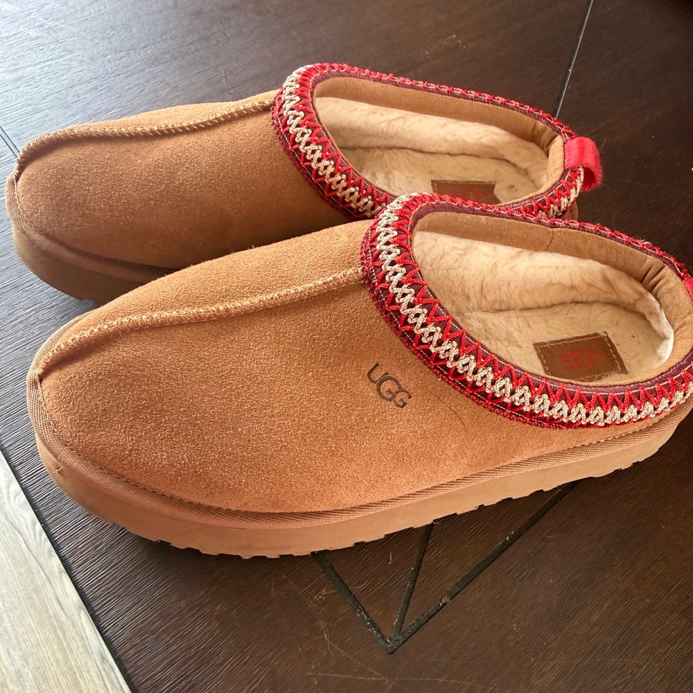 UGG Tazz Slippers with Red and White Embroidery